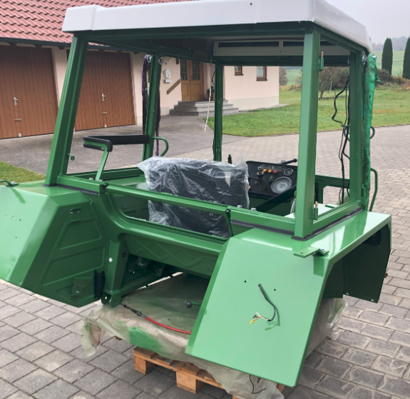 Fendt Kotflügel-Bausatz links  Online-Shop für Traktor und Schlepper  Ersatzteile